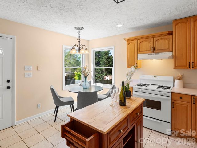 68 Vandalia Avenue, Asheville, NC 28806