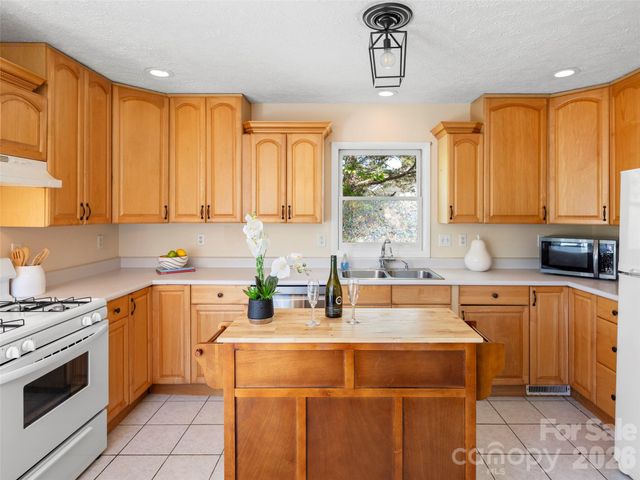 68 Vandalia Avenue, Asheville, NC 28806
