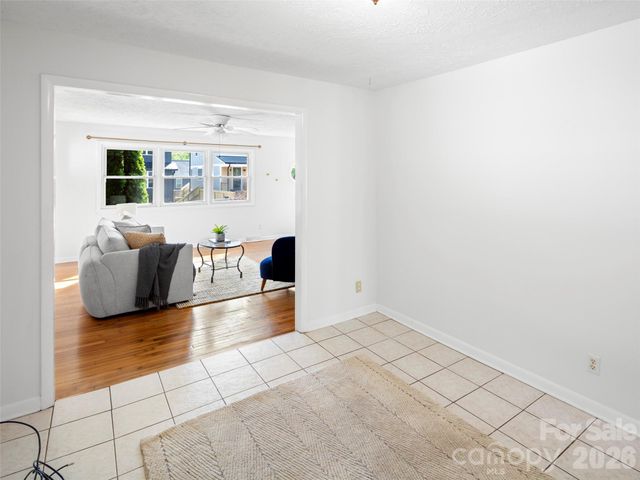 68 Vandalia Avenue, Asheville, NC 28806
