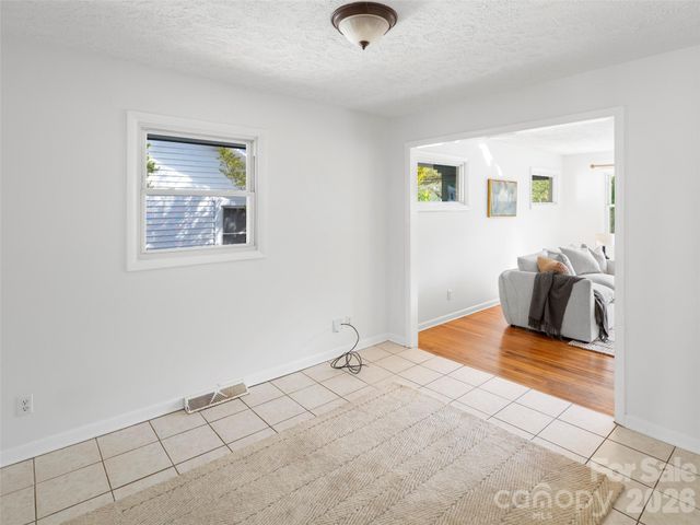 68 Vandalia Avenue, Asheville, NC 28806
