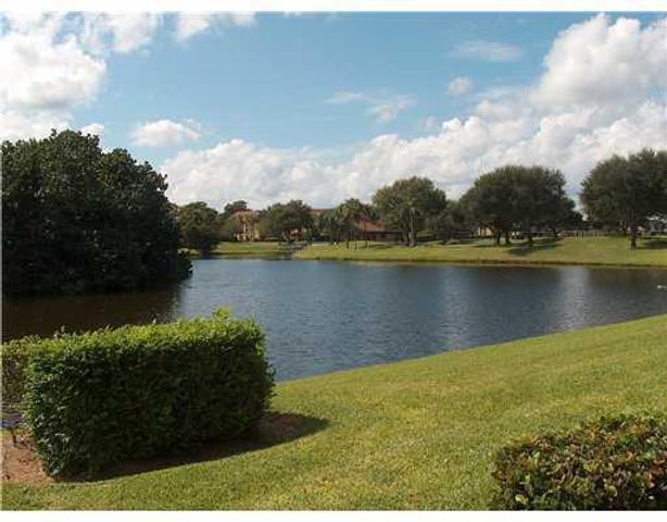 5250 WOODLAND LAKES Drive 231, Palm Beach Gardens, FL 33418