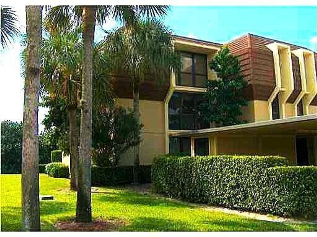 5250 WOODLAND LAKES Drive 231, Palm Beach Gardens, FL 33418