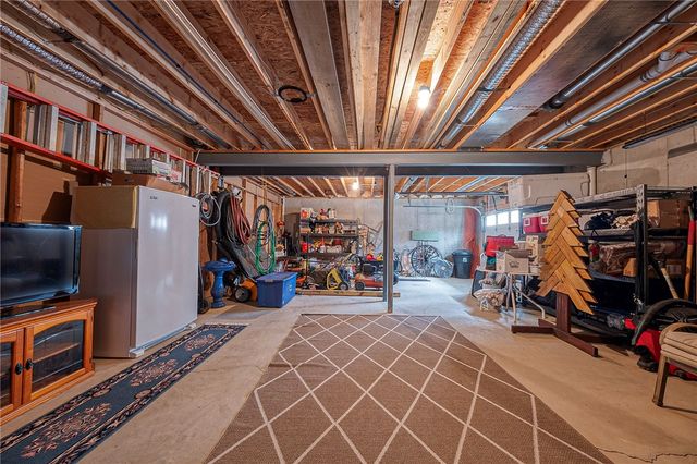 96 Vance Dr, Cross Creek Twp, PA 15021