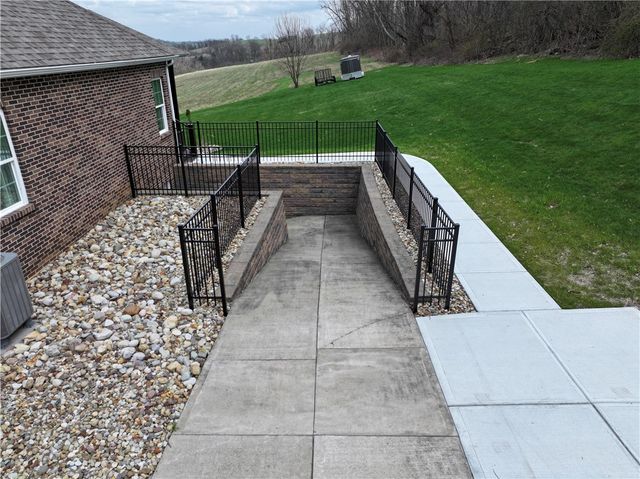 96 Vance Dr, Cross Creek Twp, PA 15021