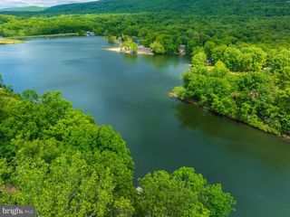 87 LAKESIDE DR, Harpers Ferry, WV 25425