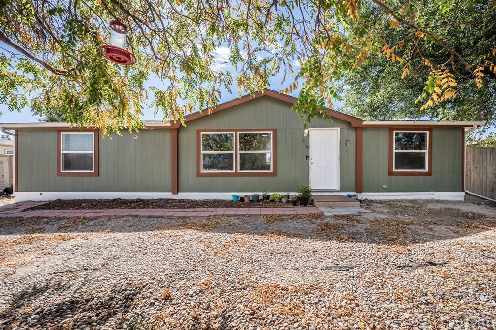 979 S Dawnview Dr, Pueblo West, CO 81007