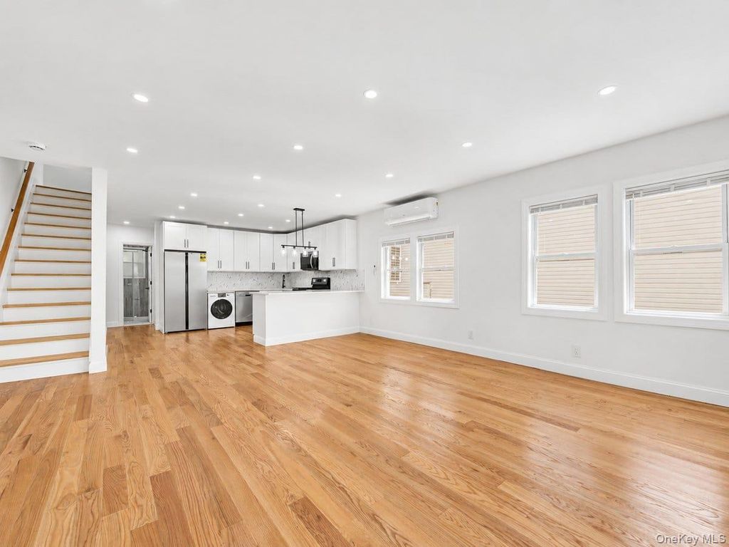 122-19 Lucas Street, Springfield Gardens, NY 11413 — photo 4