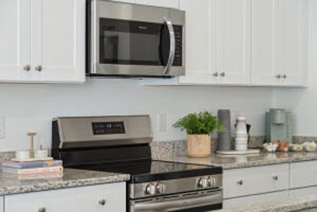 7931 Triggerfish Way, North Charleston, SC 29420