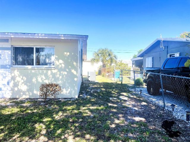 513 NW 9th Avenue, Boynton Beach, FL 33435