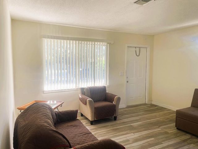 513 NW 9th Avenue, Boynton Beach, FL 33435