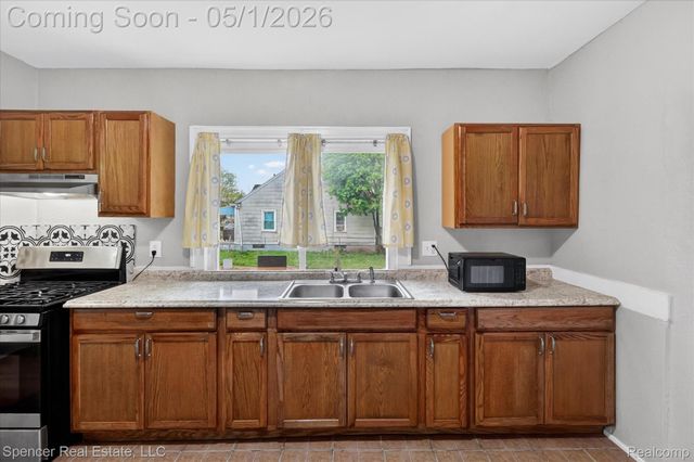 6881 Brace Street, Detroit, MI 48228