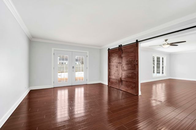 332 S River Road, Naperville, IL 60540