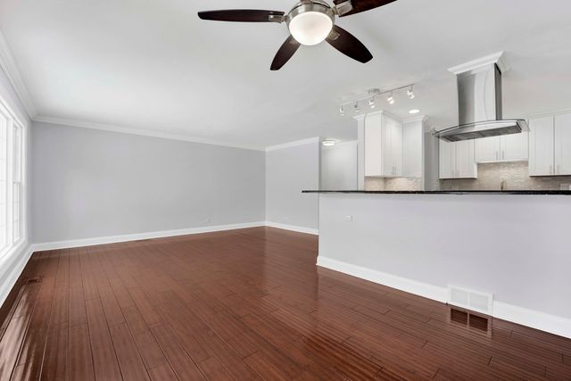 332 S River Road, Naperville, IL 60540