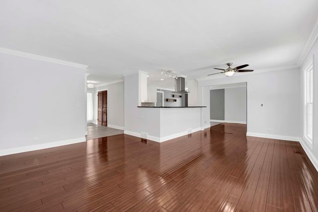 332 S River Road, Naperville, IL 60540