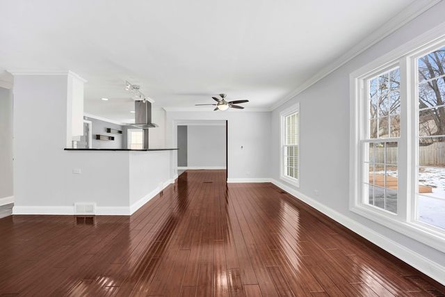 332 S River Road, Naperville, IL 60540