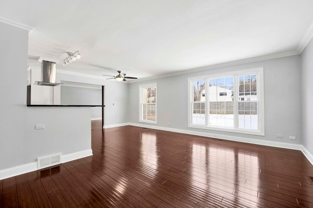 332 S River Road, Naperville, IL 60540