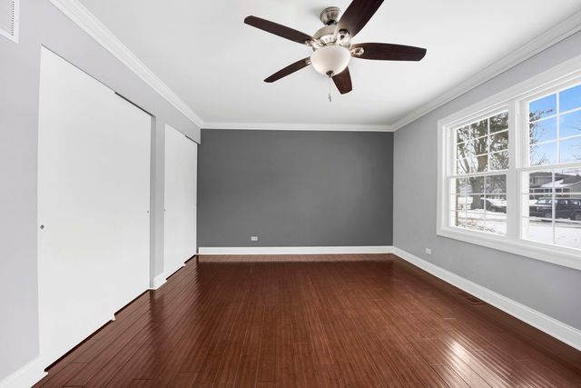 332 S River Road, Naperville, IL 60540