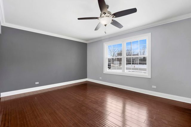 332 S River Road, Naperville, IL 60540