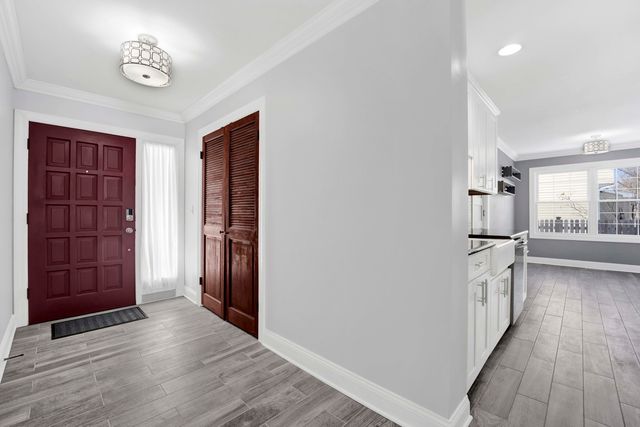 332 S River Road, Naperville, IL 60540