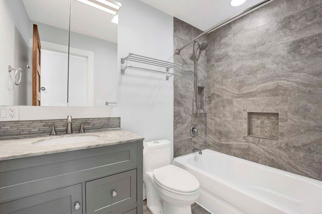 332 S River Road, Naperville, IL 60540