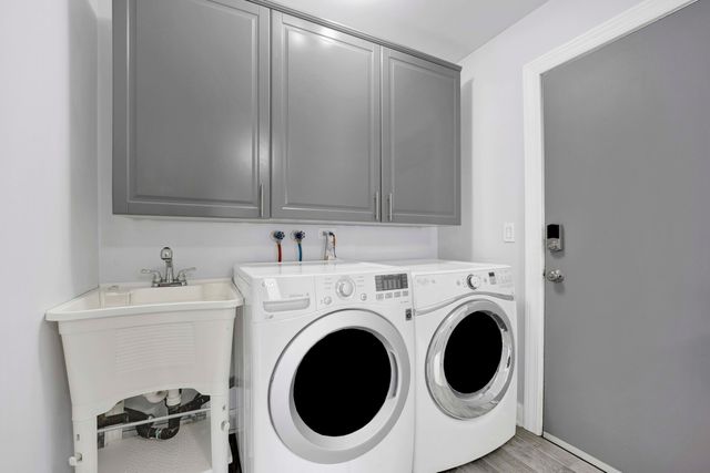 332 S River Road, Naperville, IL 60540