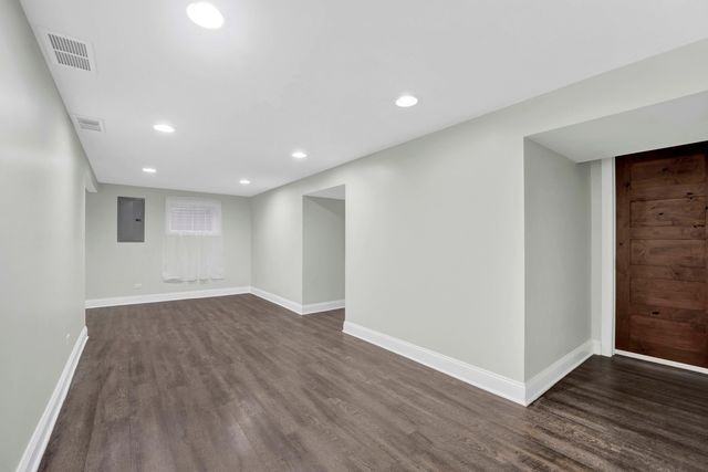 332 S River Road, Naperville, IL 60540