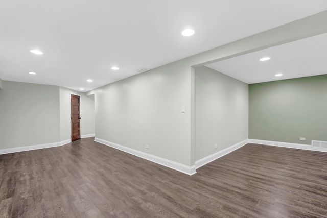 332 S River Road, Naperville, IL 60540