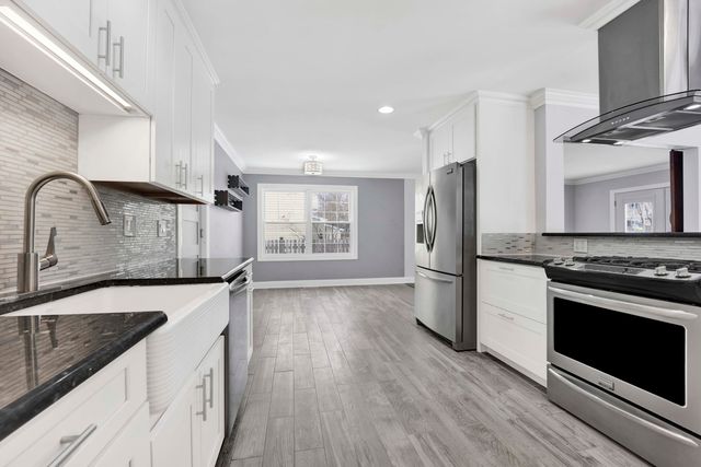 332 S River Road, Naperville, IL 60540