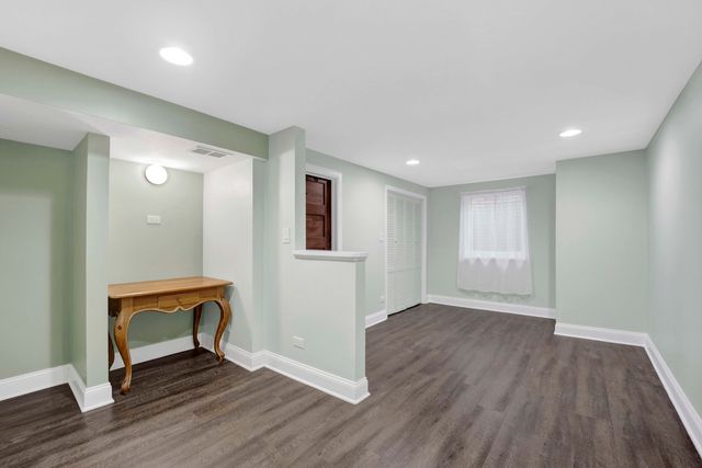 332 S River Road, Naperville, IL 60540