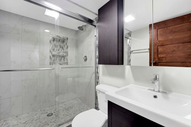 332 S River Road, Naperville, IL 60540