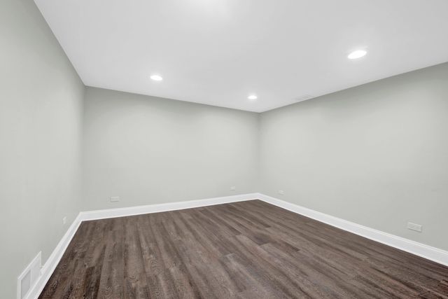 332 S River Road, Naperville, IL 60540