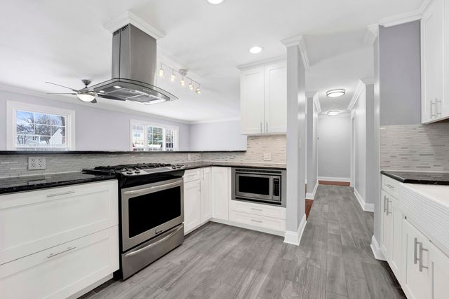 332 S River Road, Naperville, IL 60540