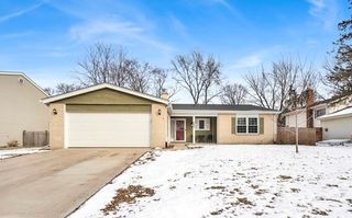 332 S River Road, Naperville, IL 60540