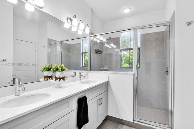 4925 NW 51st Ter, Tamarac, FL 33319