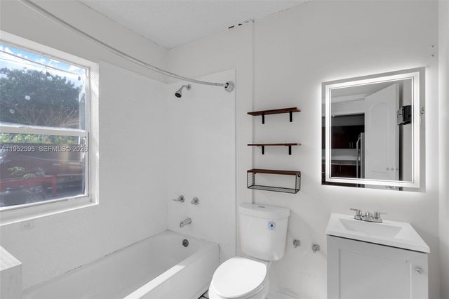 4925 NW 51st Ter, Tamarac, FL 33319