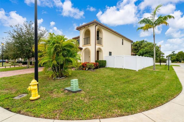 4925 NW 51st Ter, Tamarac, FL 33319