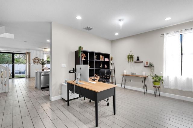 4925 NW 51st Ter, Tamarac, FL 33319