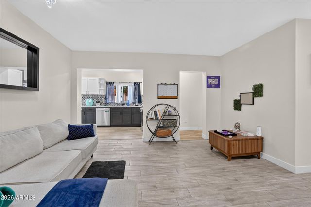 2334 W AUGUSTA Avenue, Phoenix, AZ 85021