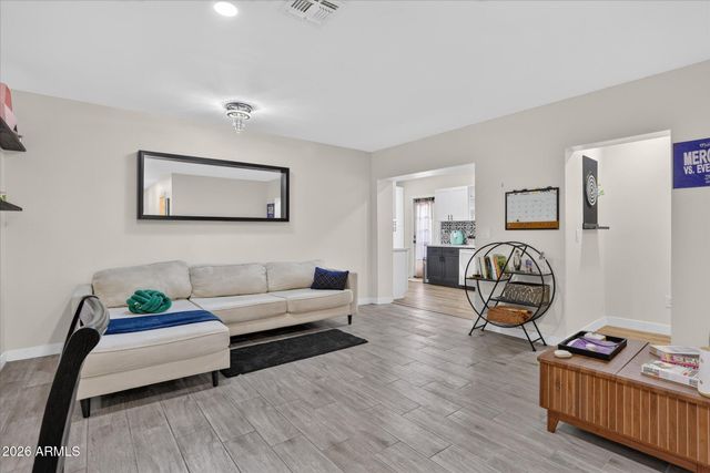 2334 W AUGUSTA Avenue, Phoenix, AZ 85021