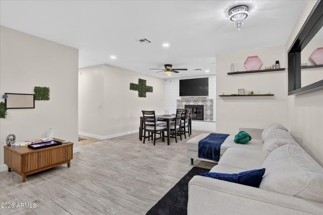 2334 W AUGUSTA Avenue, Phoenix, AZ 85021