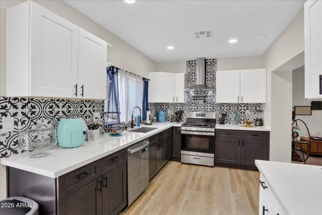 2334 W AUGUSTA Avenue, Phoenix, AZ 85021