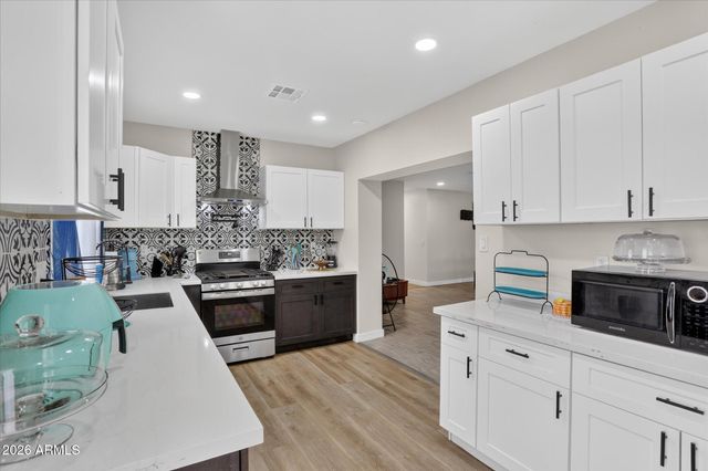2334 W AUGUSTA Avenue, Phoenix, AZ 85021