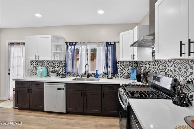 2334 W AUGUSTA Avenue, Phoenix, AZ 85021