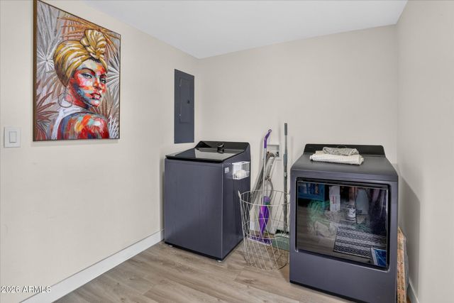 2334 W AUGUSTA Avenue, Phoenix, AZ 85021