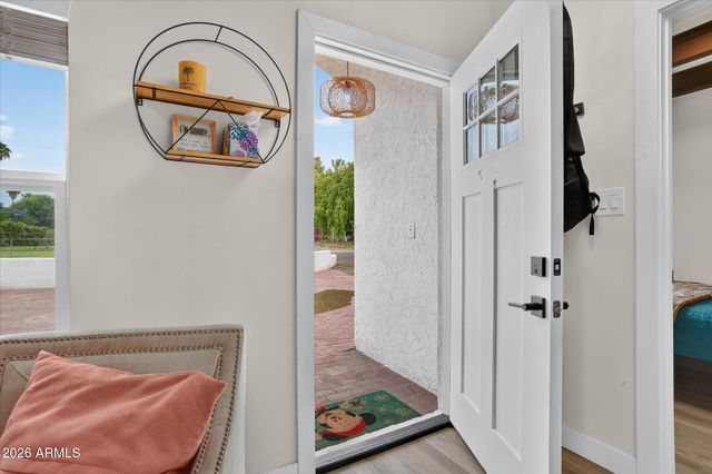2334 W AUGUSTA Avenue, Phoenix, AZ 85021