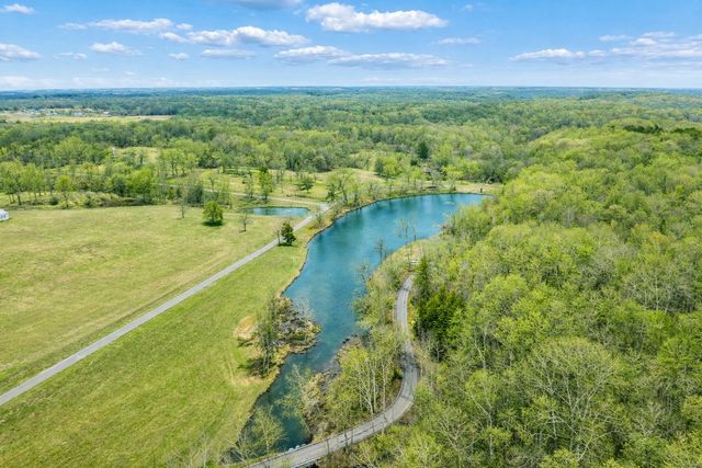 225 Lake Hills Rd NA, Tullahoma, TN 37388