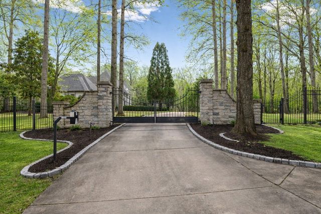 225 Lake Hills Rd NA, Tullahoma, TN 37388