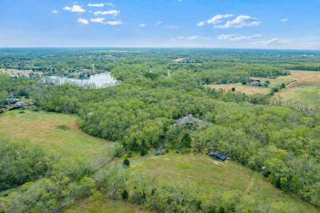 225 Lake Hills Rd NA, Tullahoma, TN 37388