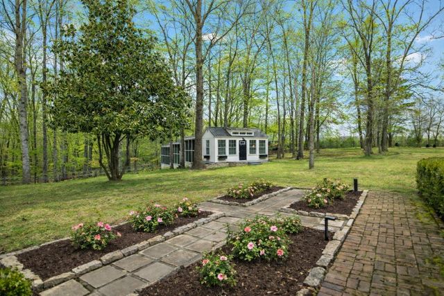 225 Lake Hills Rd NA, Tullahoma, TN 37388