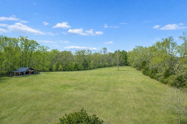 225 Lake Hills Rd, Tullahoma, TN 37388